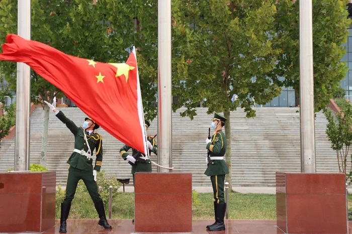 升旗.jpg 升旗.jpg