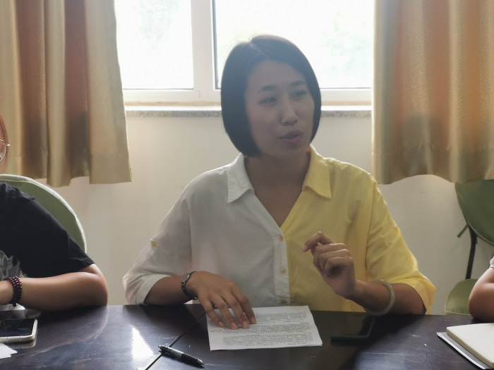 11辅导员马晓晴做学习汇报.jpg 11辅导员马晓晴做学习汇报.jpg