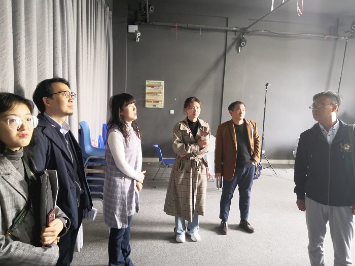 实验室.jpg 实验室.jpg